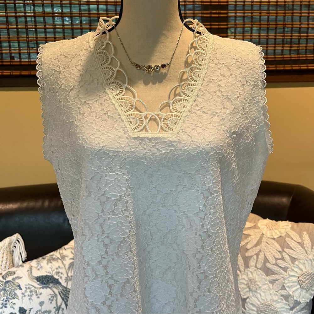 Karl Lagerfeld Elegant Lace Detail Top
